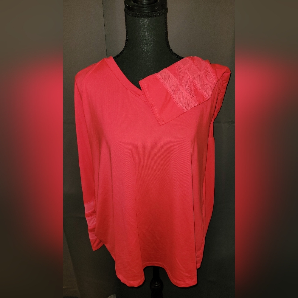 Women's Plus size active top. Size 18/20. Lane Bryant Livi.